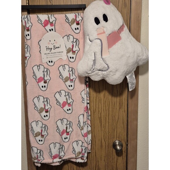 Hey Boo! Ghost w/Tumbler Blanket(50x70") & Pillow Set - Picture 1 of 6